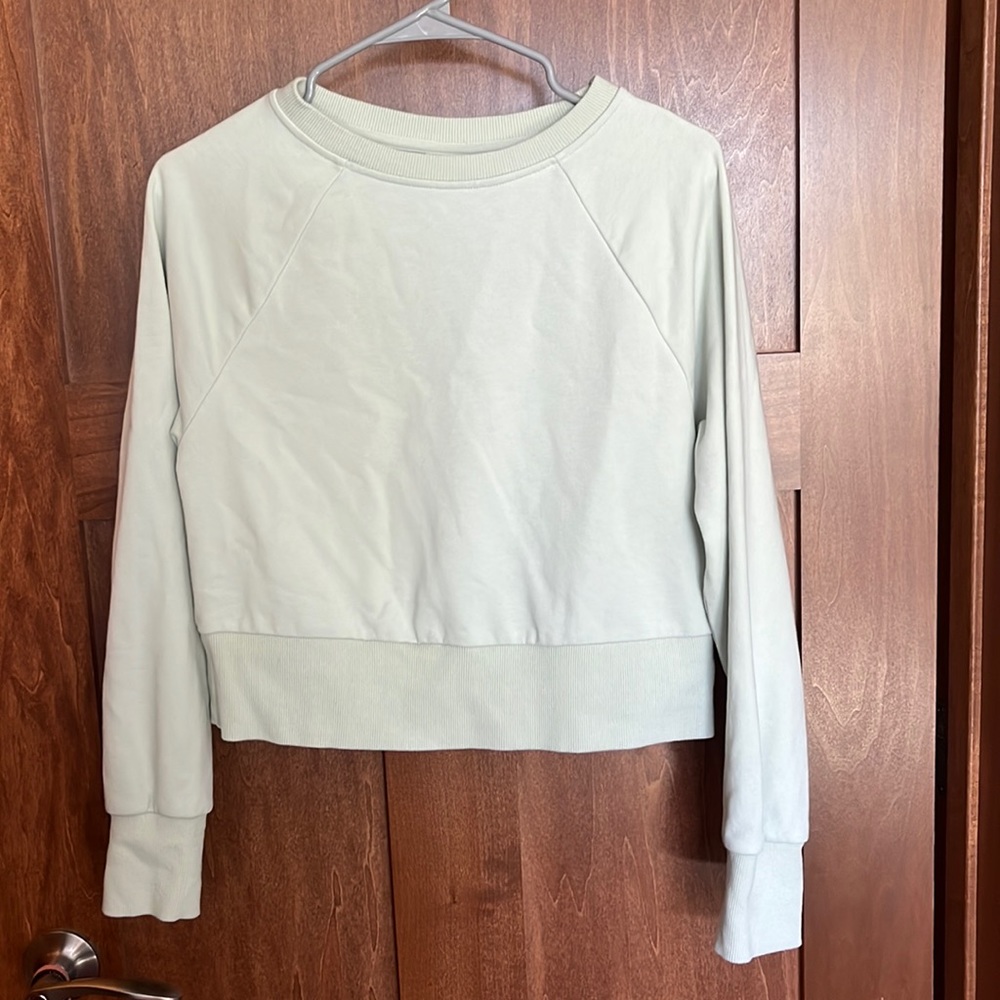 Cropped Al In Motion Athletic Top, Size XS.